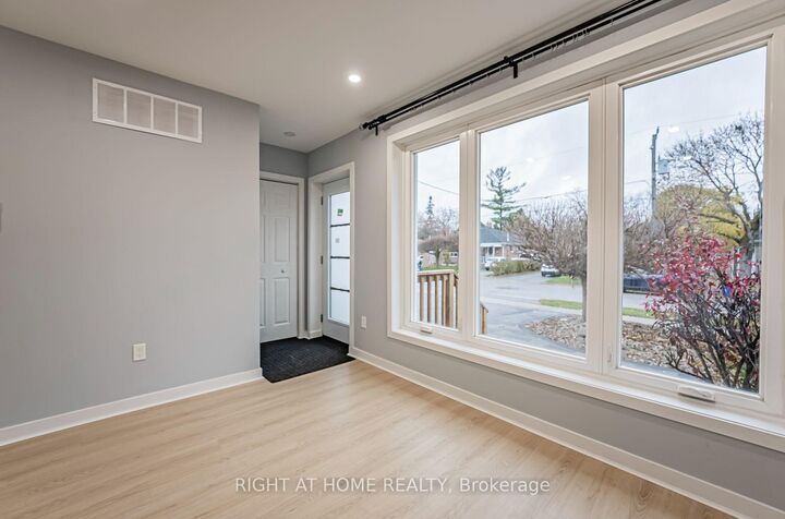 Property Photo: 250 Beechy Drive Main ON L4C 2X7