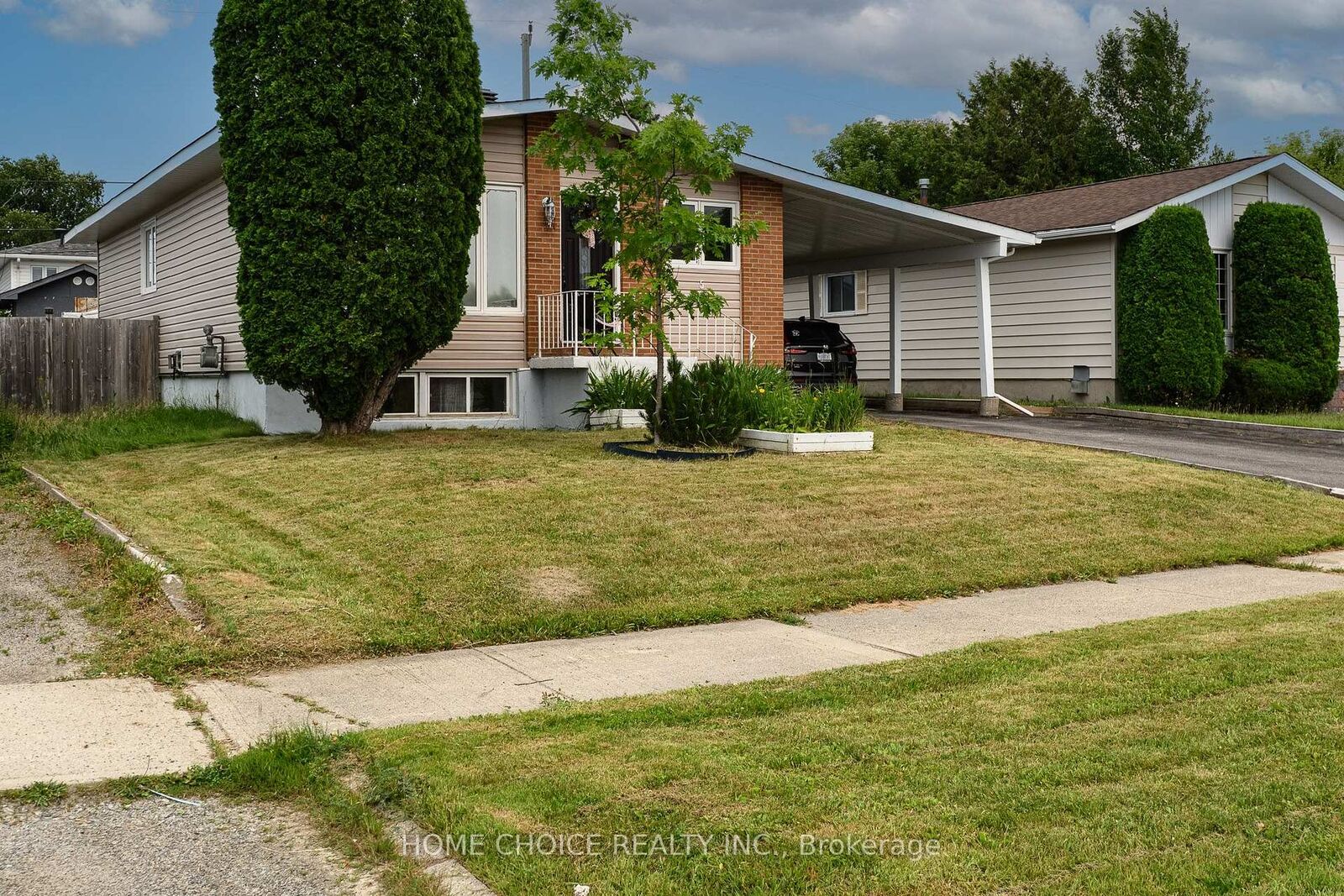 Property Photo:  588 Melrose Boulevard  ON P4N 5H7 