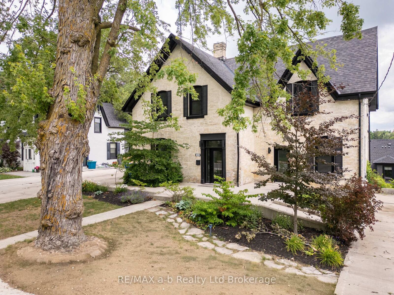Property Photo:  66 Daly Avenue 1  ON N5A 1B8 