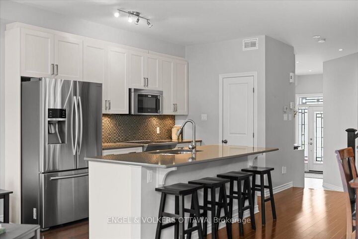 Property Photo: 520 Rochefort Circle ON K4A 0M8