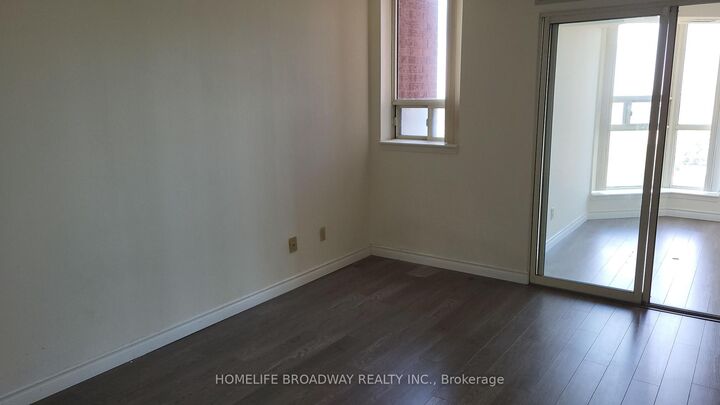 Photo de la propriété: 2460 Eglinton Avenue E 1708 ON M1K 5J7