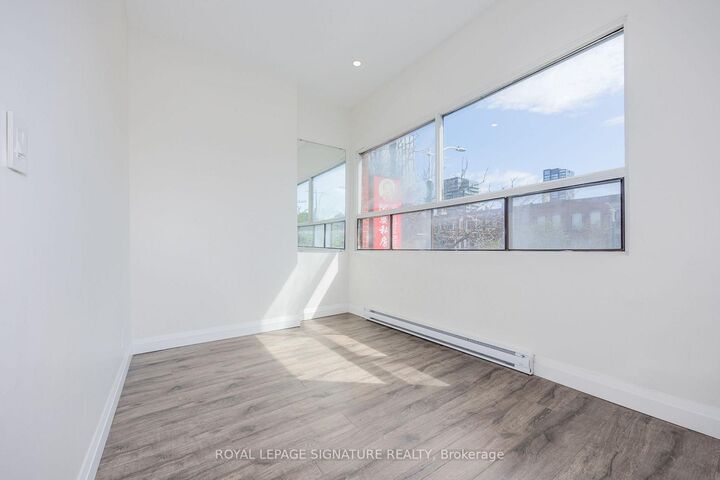 Photo de la propriété: 414 Spadina Avenue 2nd Floor ON M5T 2G7