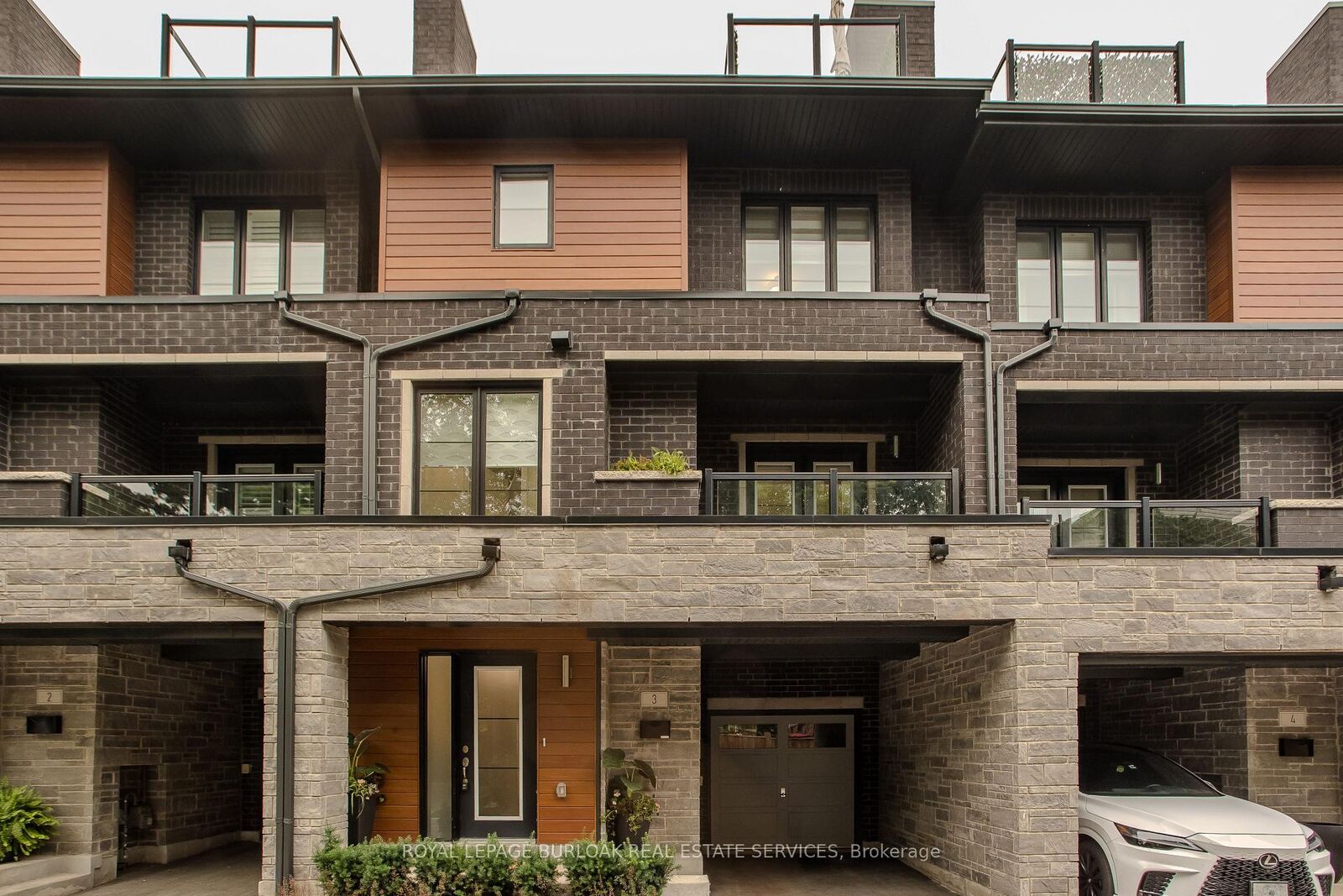 Property Photo:  2071 Ghent Avenue 3  ON L7R 1Y4 