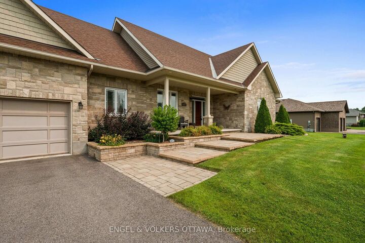 Property Photo: 5579 Lombardy Drive ON K0A 2W0
