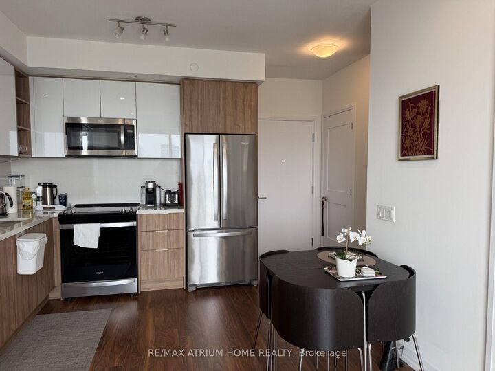 Property Photo:  25 Holly Street 1708  ON M4S 0E3 