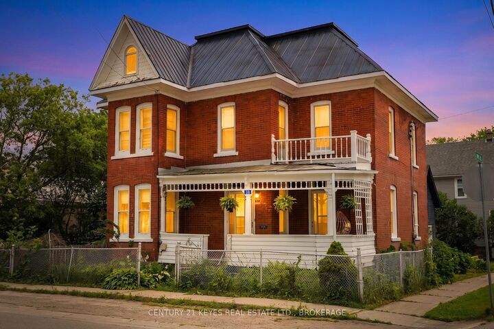 24 King St West Street W — photo 1