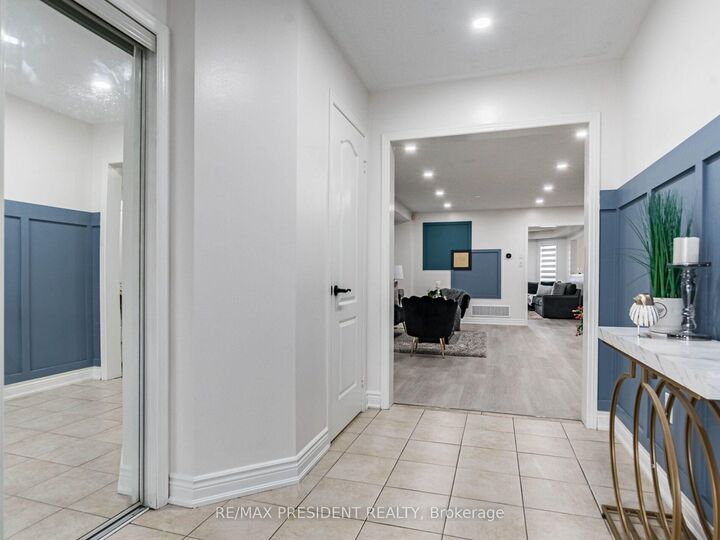 Property Photo: 8 River Heights Drive ON L6P 2M9