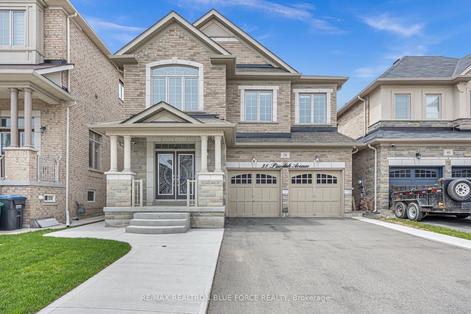 Property Photo: 38 Pinedale Avenue ON L7C 3Z6