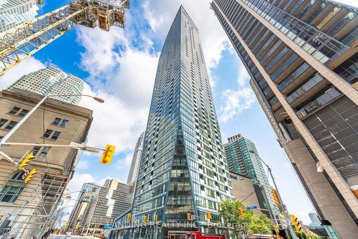 8 The Esplanade Avenue 3304 — photo 1