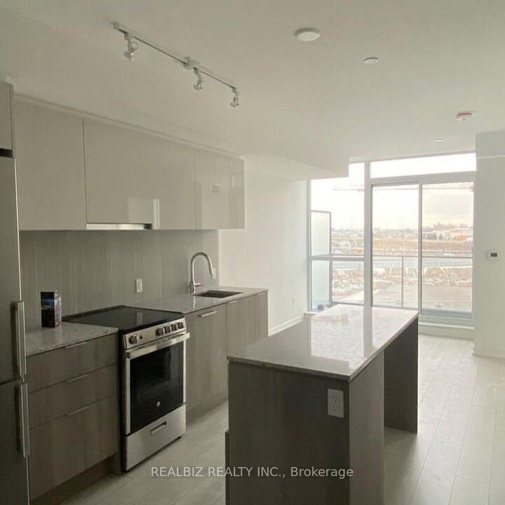 Property Photo: 31 Tippett Road 651 ON M3H 2V1