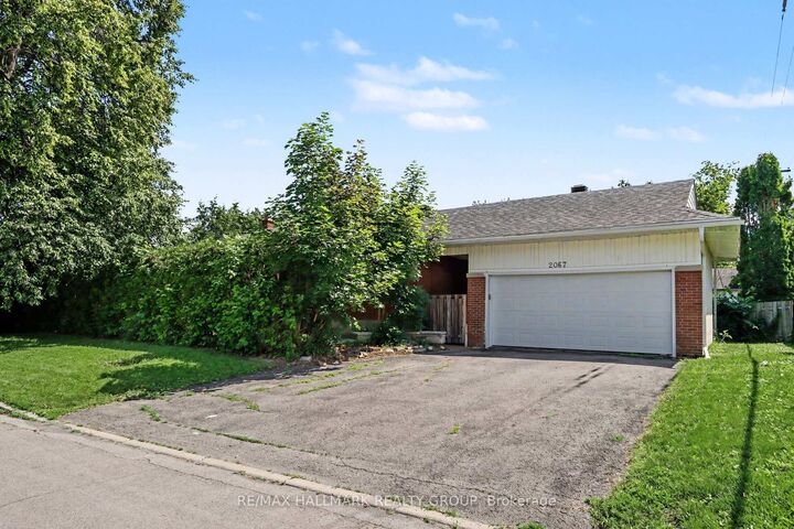 Property Photo: 2067 Bangor Street ON K1G 2X6