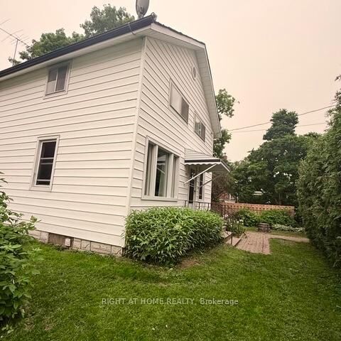 Property Photo: 4893 Victoria Street ON L1Y 1B1
