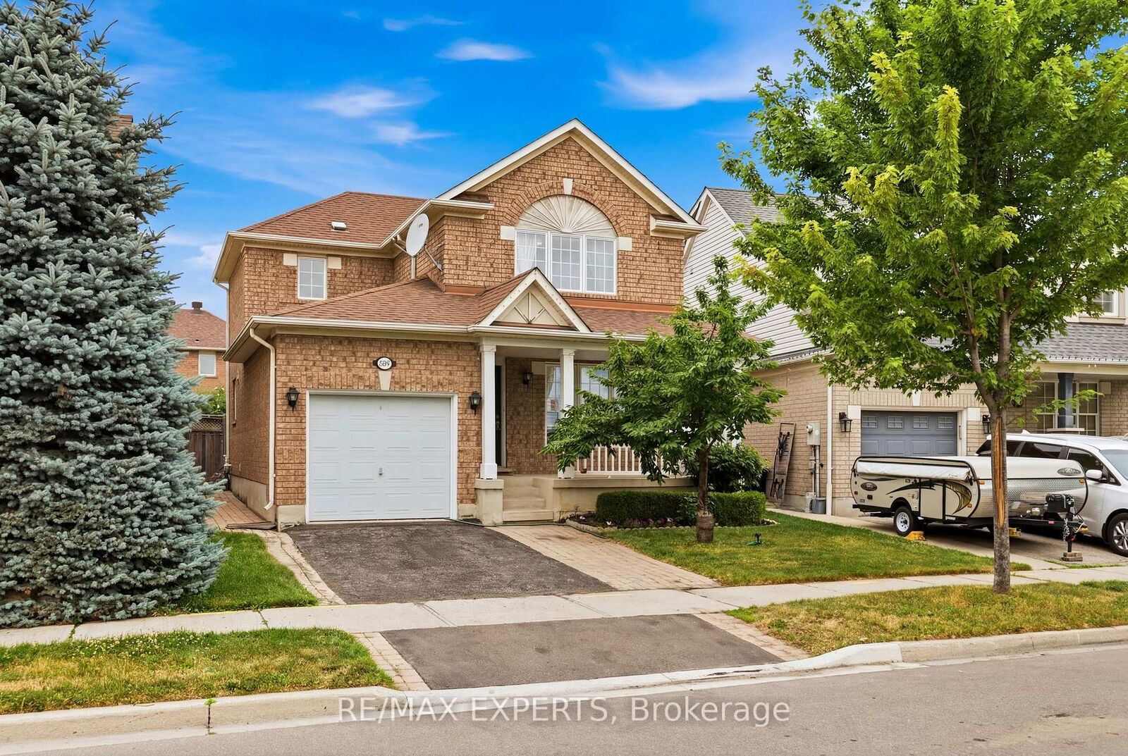 Property Photo:  554 Caverhill Crescent  ON L9T 5K6 