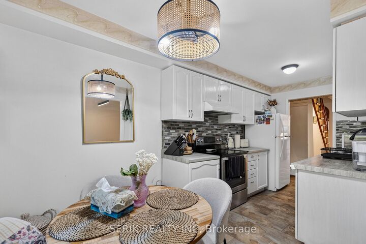 Property Photo:  550 Steddick Court 48  ON L5R 3S8 