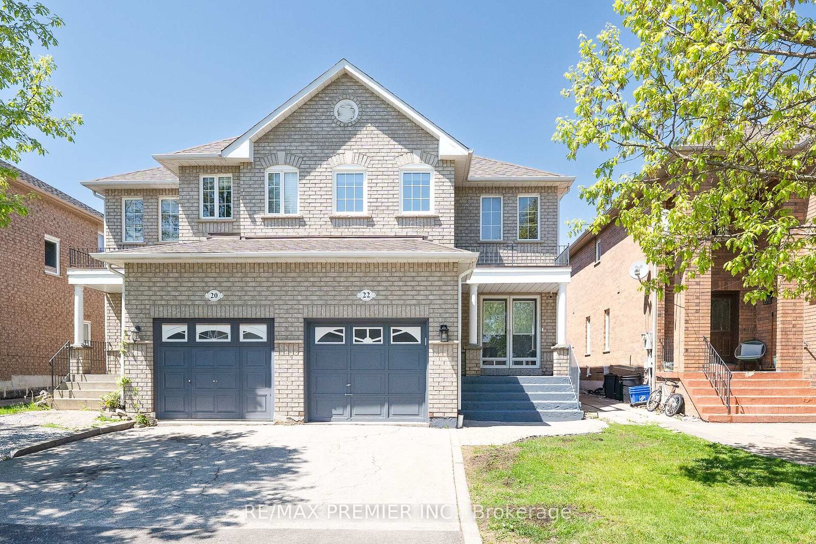 Property Photo:  22 Laura Sabrina Drive  ON L4H 1M6 