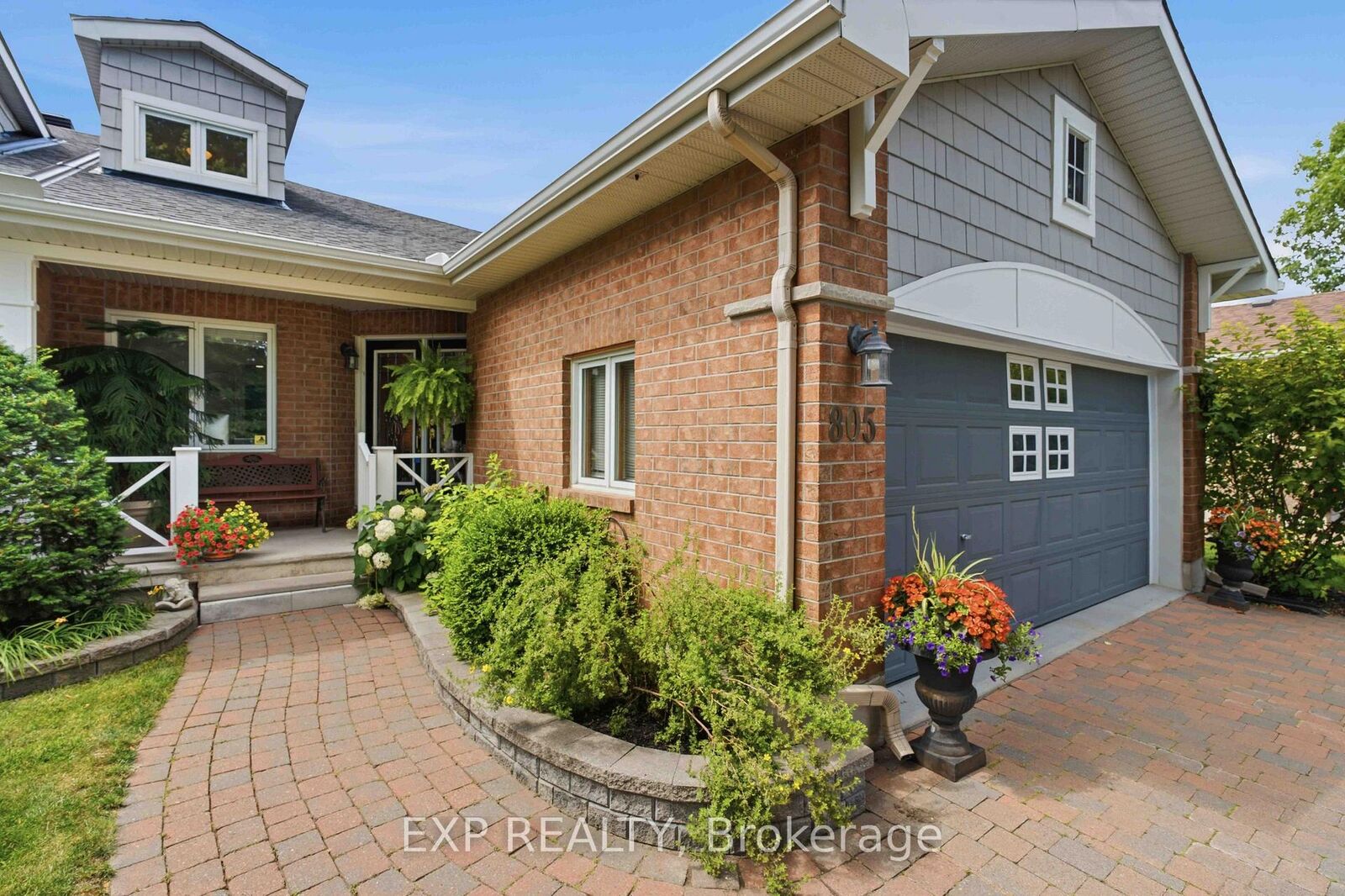 Property Photo: 805 Hot Springs Way ON K1V 1R9