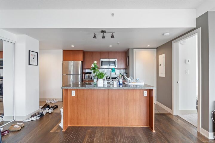 Property Photo: 760 Johnson St #701 BC V8W 1N1