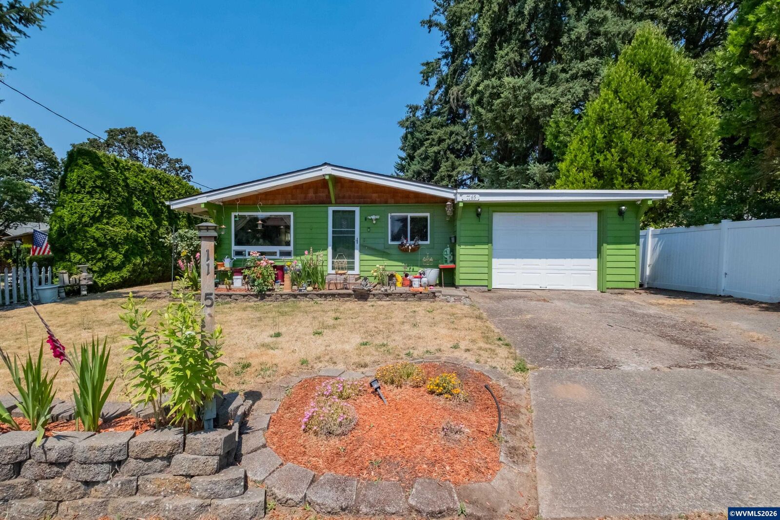 Property Photo: 1165 Harris Av SE OR 97302
