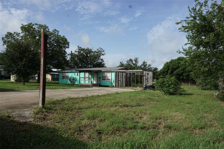 Property Photo: 5026 Acorn Way TX 78666