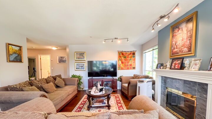 Property Photo: 15375 17 Avenue 202 BC V4A 1T8