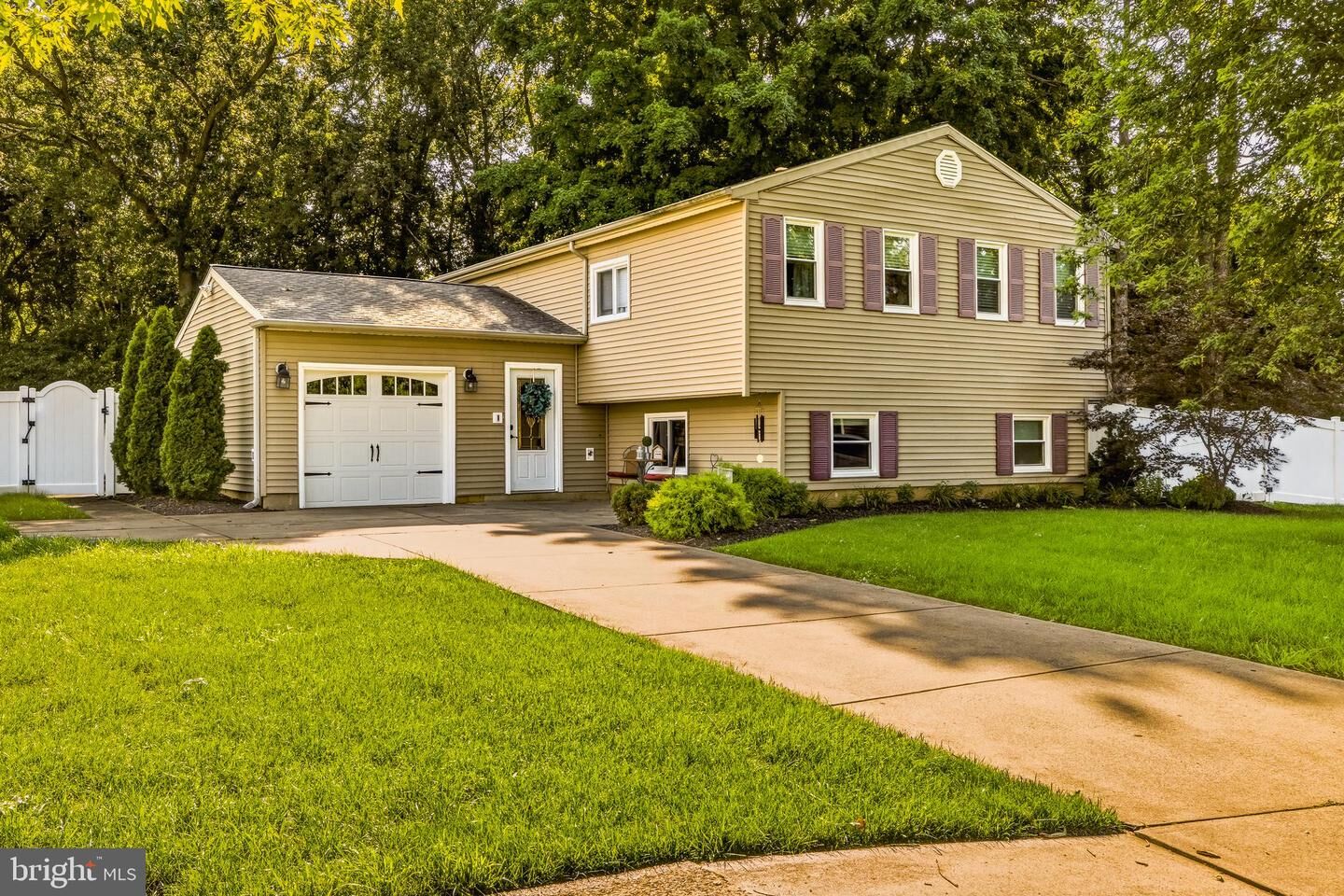 Property Photo: 730 Chetwood Court NJ 08096