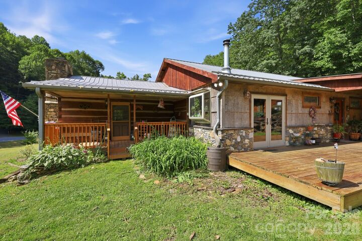 Property Photo: 1005 Smith Creek Road NC 28754