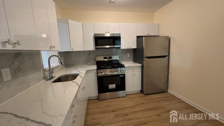 Property Photo:  431-437 Main Street 2A  NJ 08840 