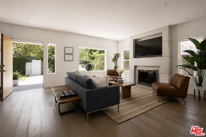 Property Photo:  253 S St Andrews Pl  CA 90004 