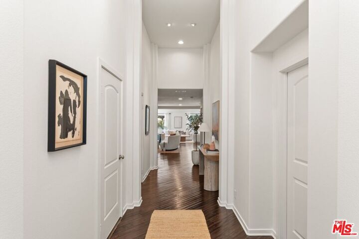 Property Photo: 14830 Huston St CA 91403