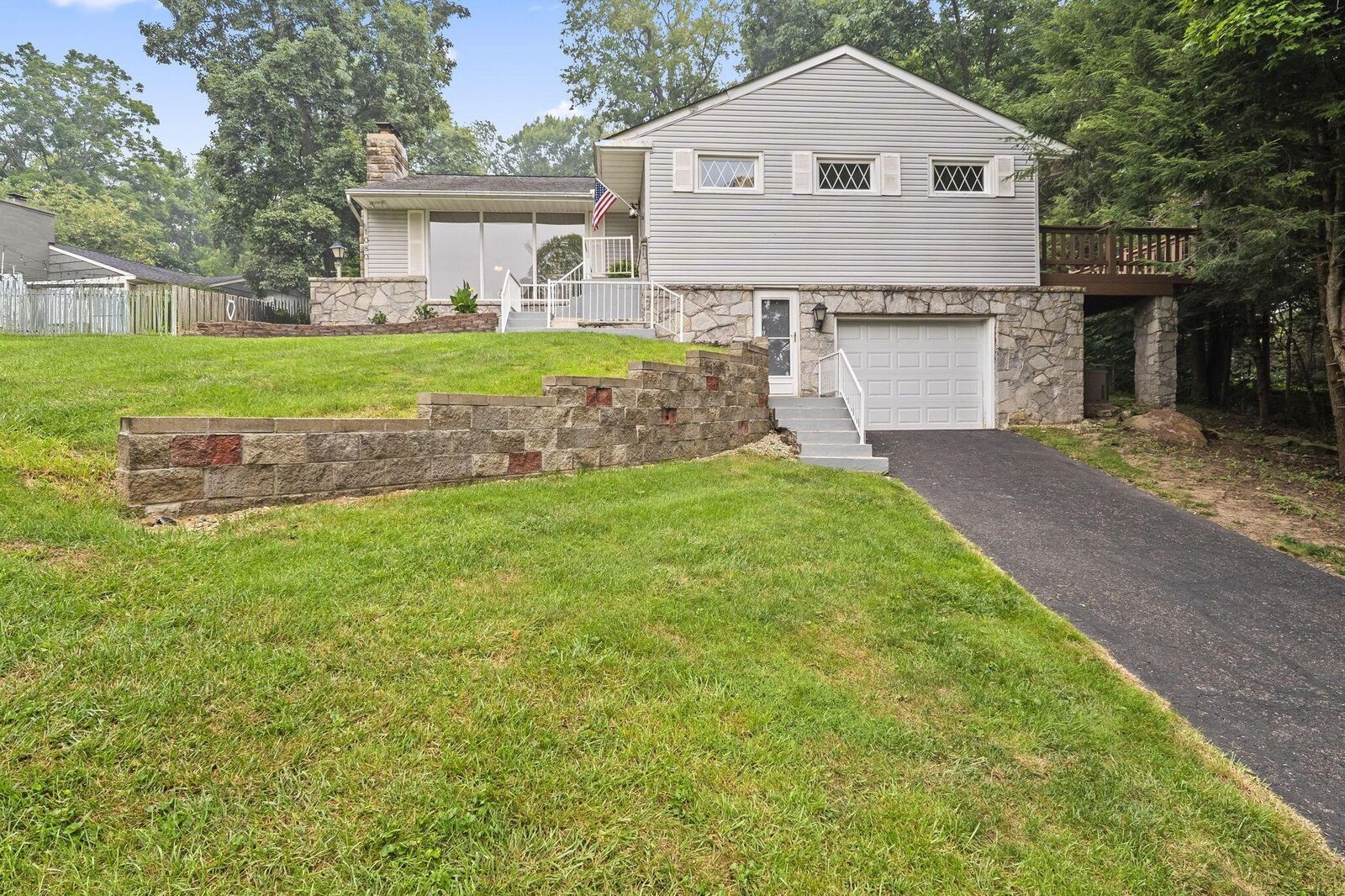 Property Photo: 1080 Beechwood NE Drive OH 43130
