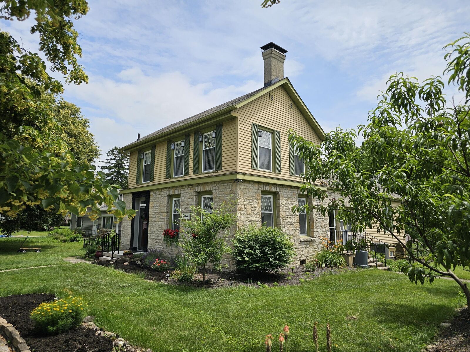Property Photo: 410 N Franklin Street OH 43015