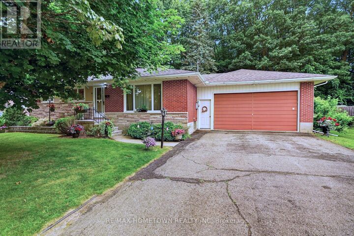 Property Photo:  21 Fairway Crescent  ON K6V 3V1 