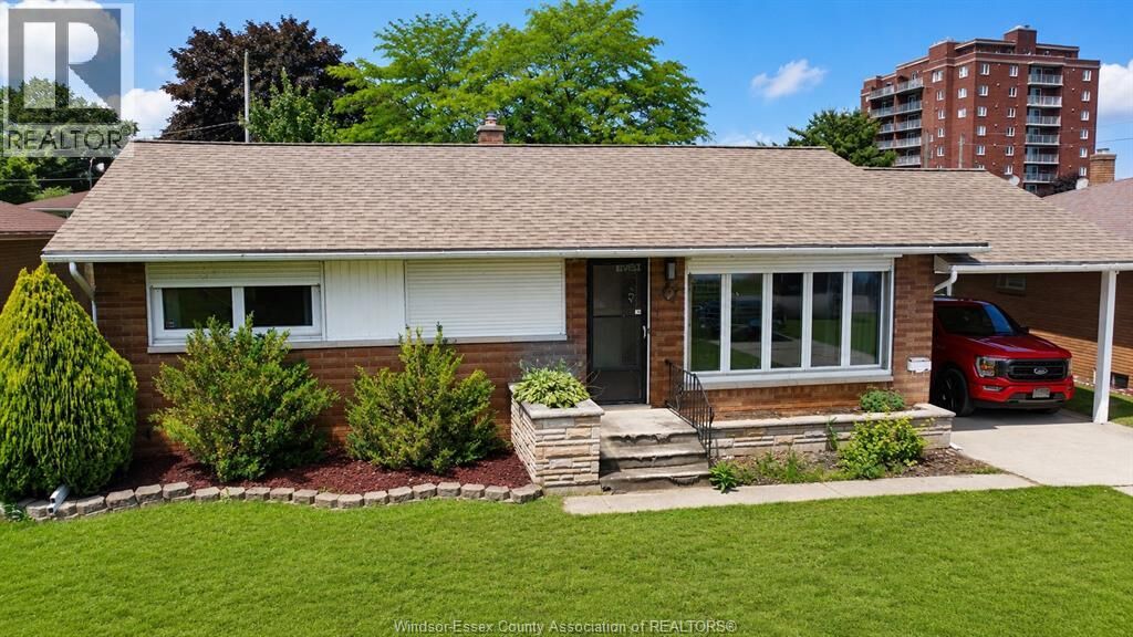 Property Photo: 5 Audrey Street ON N8H 2K7