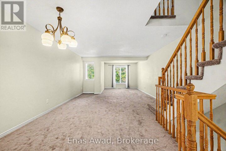 Property Photo: 7 Rothbury Crescent ON K1K 4N4