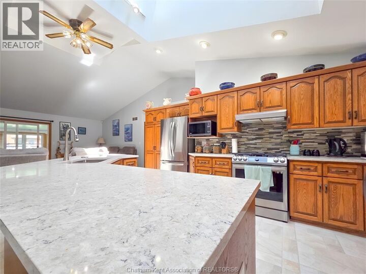 Photo de la propriété:  93 Gregory Drive  ON N7L 0C9 