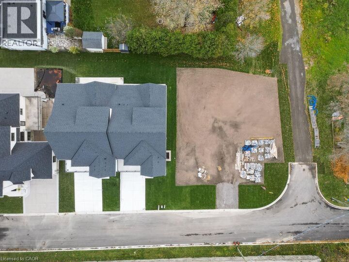 422 Robinson Street North — photo 1