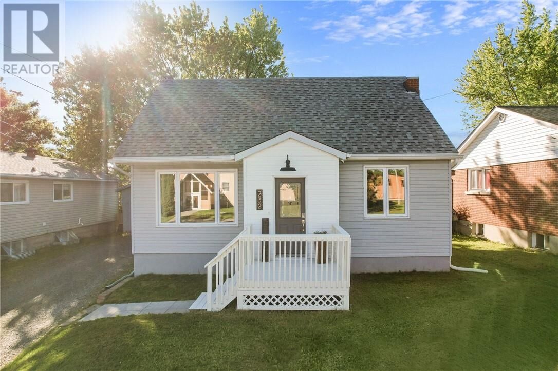Property Photo:  232 Sixth Avenue  ON P3Y 1M4 