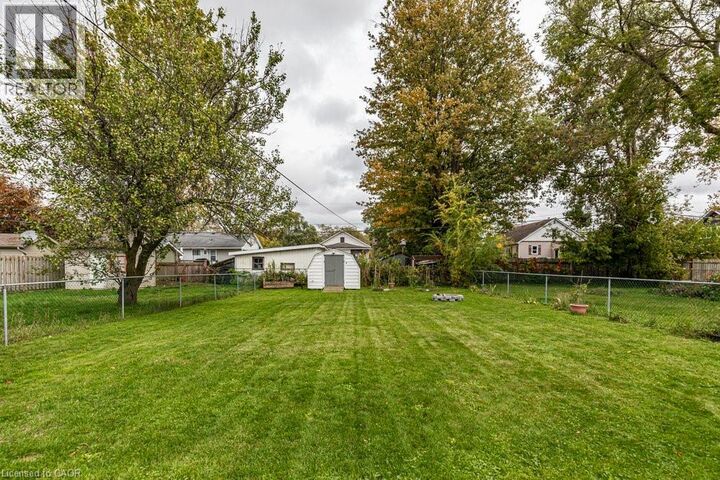 Property Photo:  259 Metcalfe Street North  ON N3Y 3Y1 