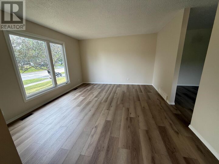 Property Photo: 57 Ingall Dr ON P8N 3B9
