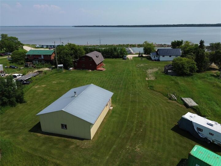 Property Photo: 62 Lakeview Road MB R0C 2A0