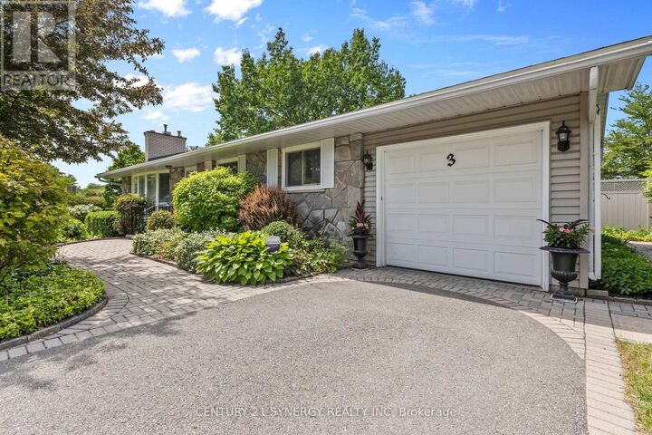 Property Photo: 3 Auburn Street ON K2H 6L7
