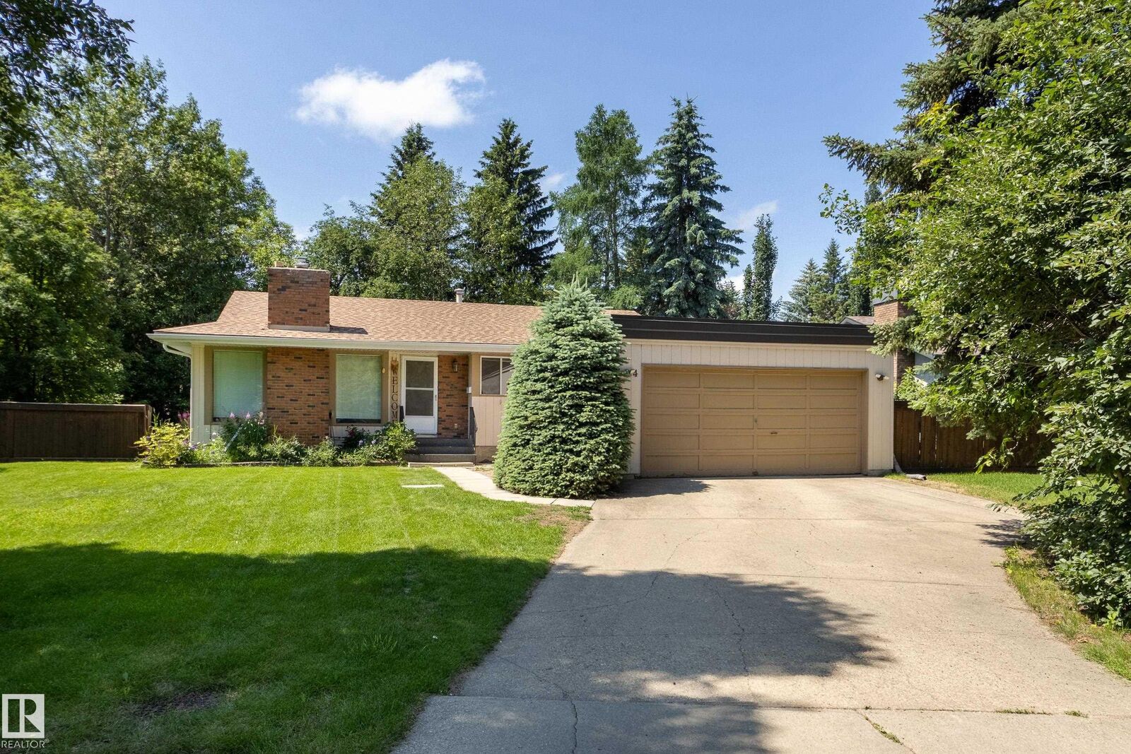 Property Photo: 84 Larose Drive AB T8N 2T2