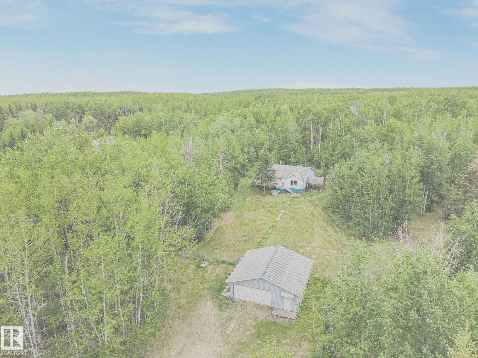 Property Photo:  2120 Twp Road 565  AB T0E 1V0 
