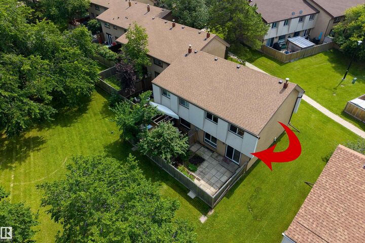 Property Photo:  33 Grandin Village  AB T8N 1R9 