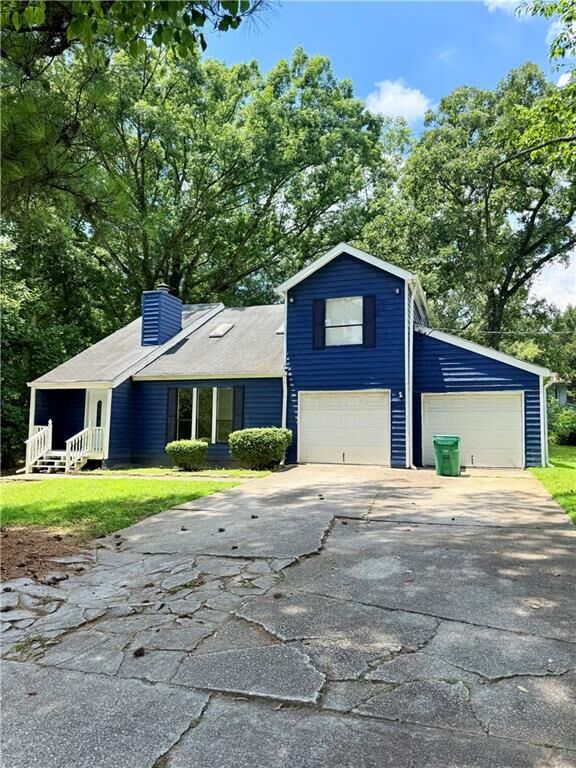 Property Photo: 427 Chanterelle Drive GA 30087