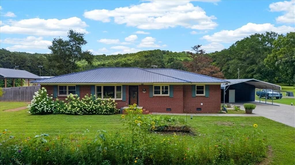 Property Photo: 202 Peachtree Street GA 30139