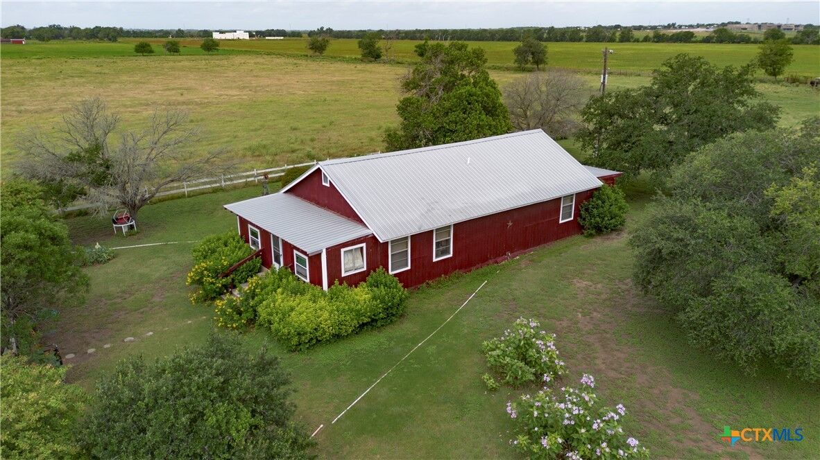 Property Photo:  402 Happy Haven Road  TX 78123 