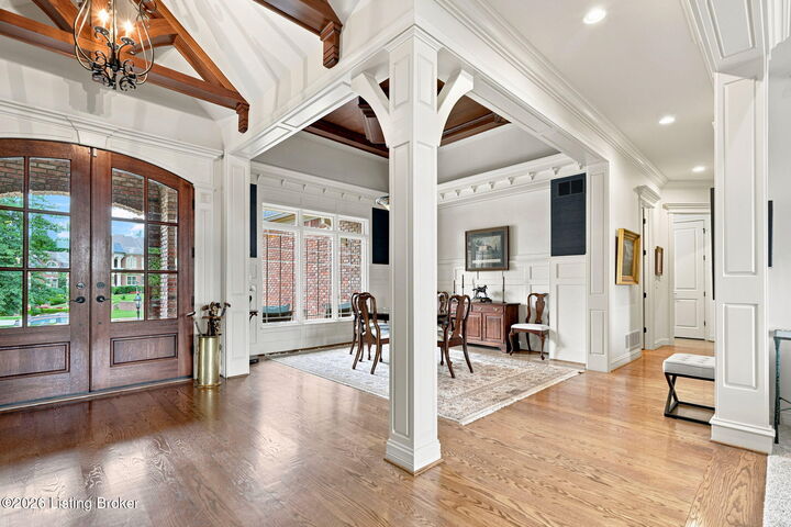 Property Photo: 7530 Beechspring Farm Blvd KY 40241