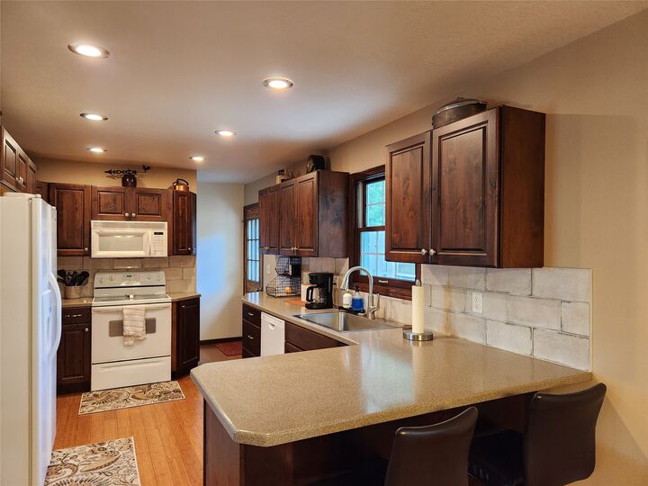Property Photo:  1606 Green Street  IA 52577 