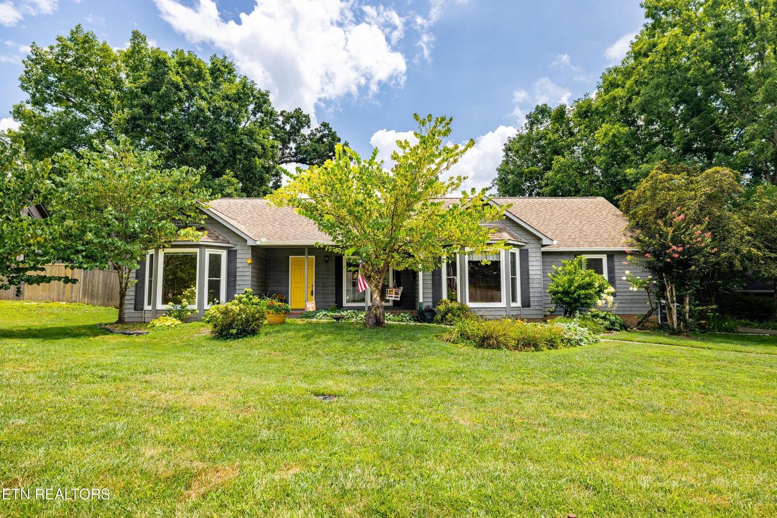 Property Photo:  3216 Roanoke Circle  TN 37920 